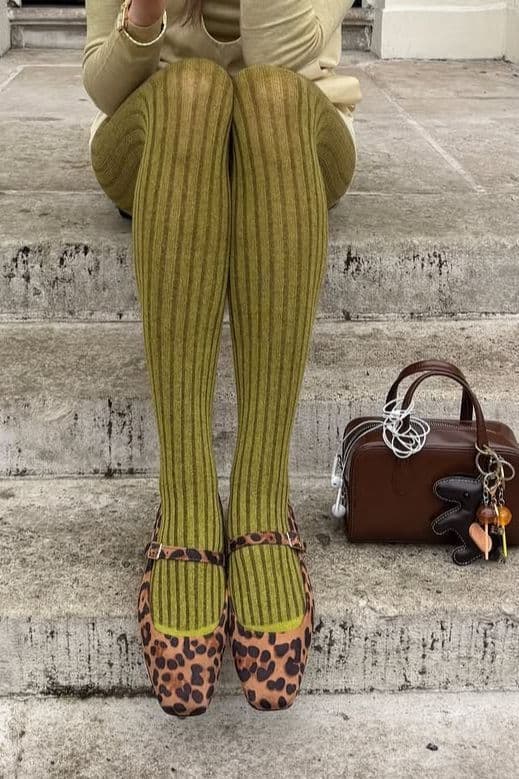 green stripped legging and leopard shoe